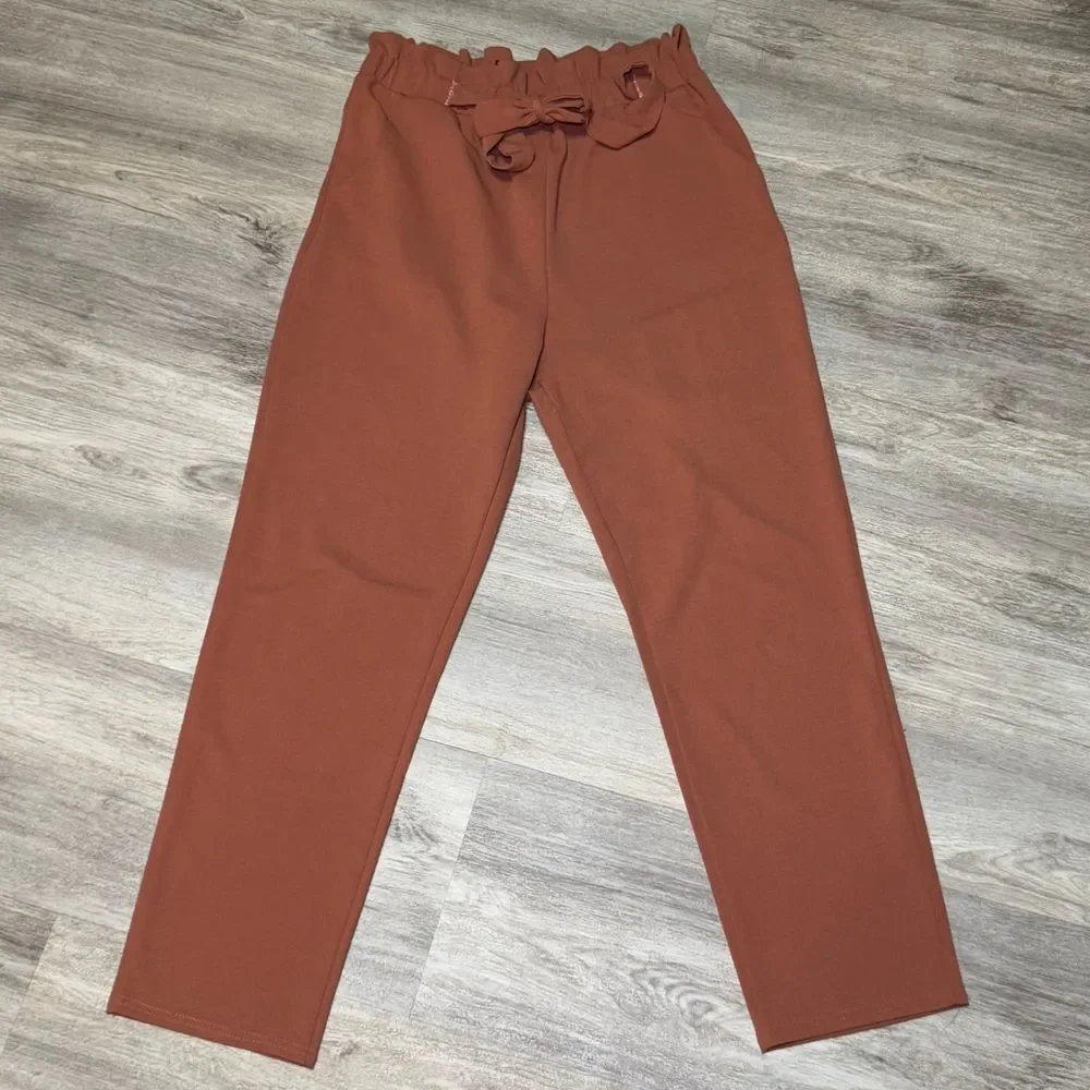 Soho Apperal brownish office pants size large 28 waist 26 length. In great condi